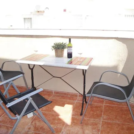 2 Bedroom Cozy In Τορεβιέχα
