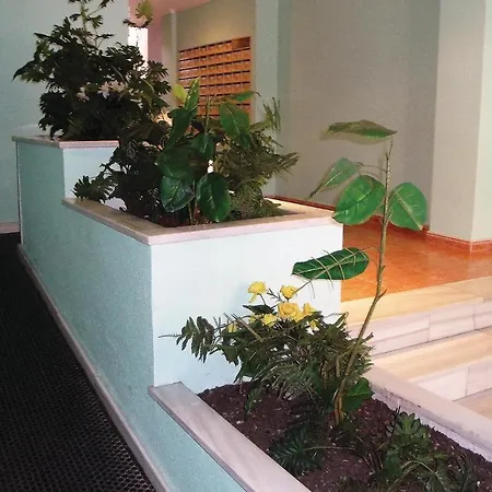 2 Bedroom Cozy In Διαμέρισμα Τορεβιέχα